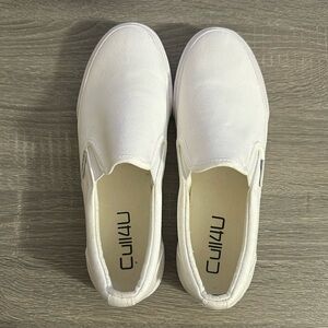 Brand New Women’s Cull4U by Amazon White Fashion Slip On Sneakers in size 8.5